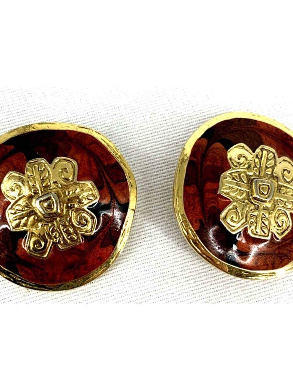 Berebi Earrings Enamel Clip Medallion Center Brown Swirl Goldtone 1.5" Vintage
